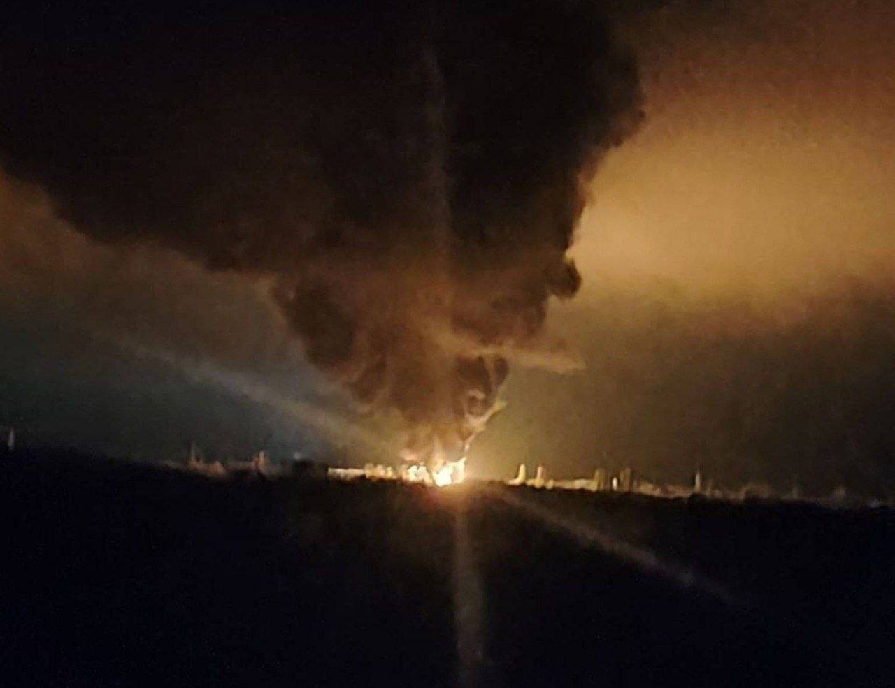 Image in @MarioNawfal's post: 🇺🇦🇷🇺 A Russian military plant that repairs air defense systems may have just been hit, as 630 drone…