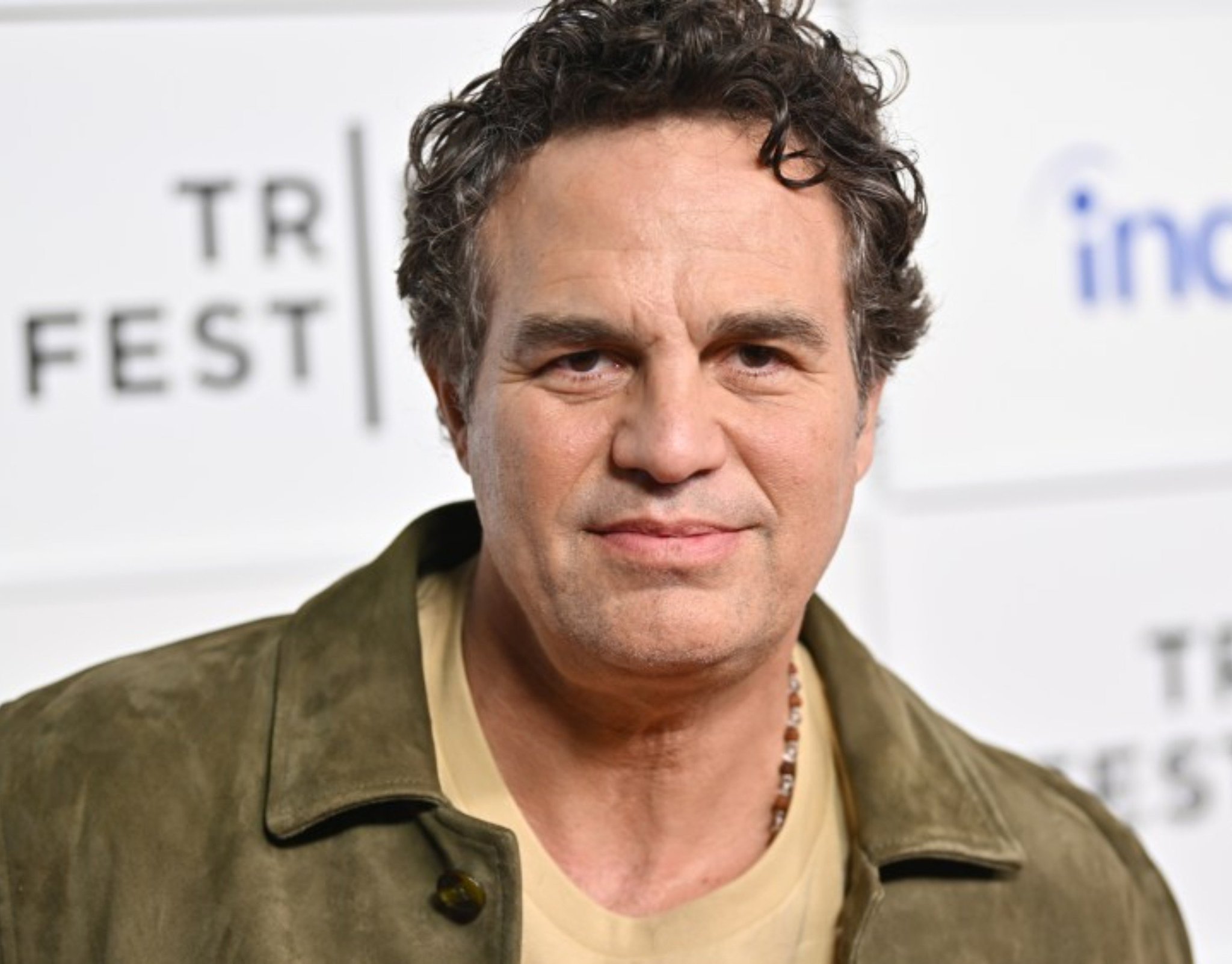 Image in @IfindRetards's post: Confidently retarded - Mark Ruffalo https://t.co/pWeDRkqkx1