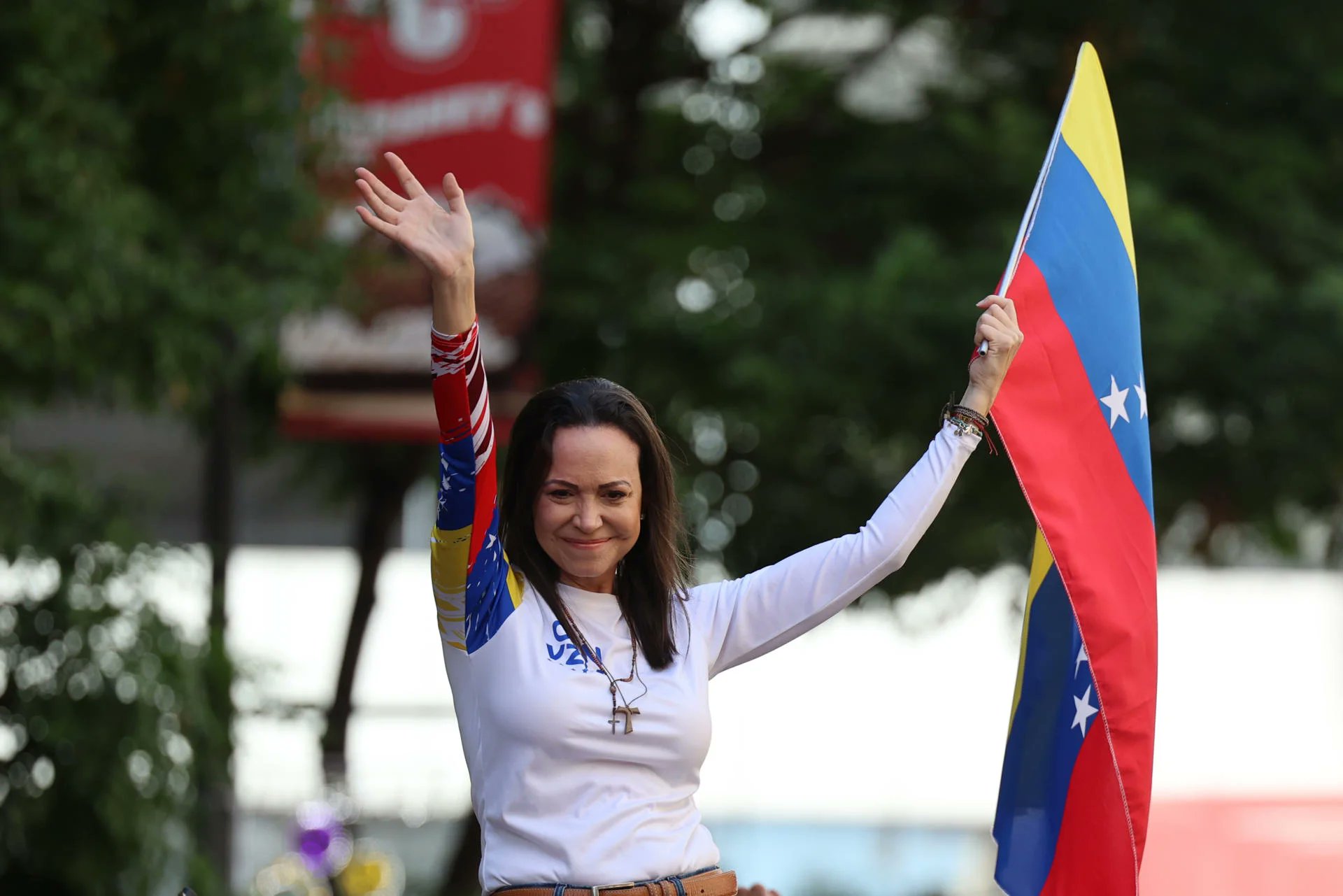 Image in @MarioNawfal's post: 🚨🇻🇪 BREAKING:
María Corina Machado has RETURNED to Venezuela after 10 months in exile!
The Nobel …